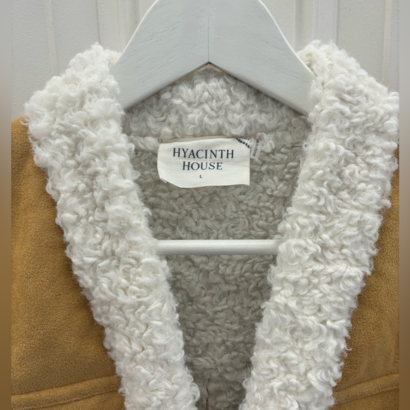 Tuckernuck Hyacinth House Tan Shearling Crosby Vest L - Picture 5 of 13